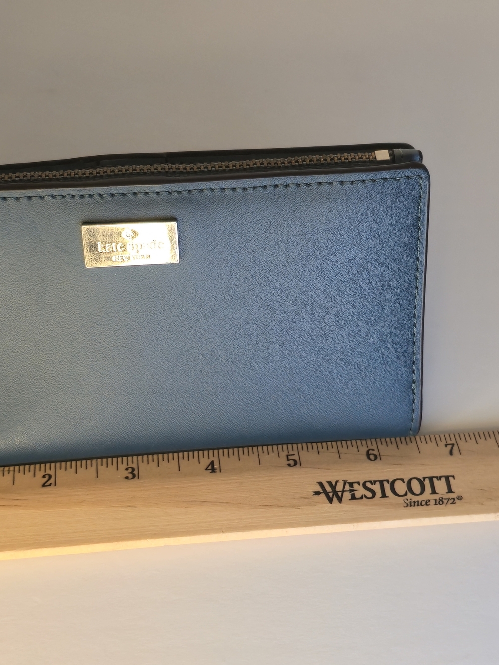Kate Spade Clutch Silver Slim Id Holder Pockets Zips Magnetic S Cellphone Pocket